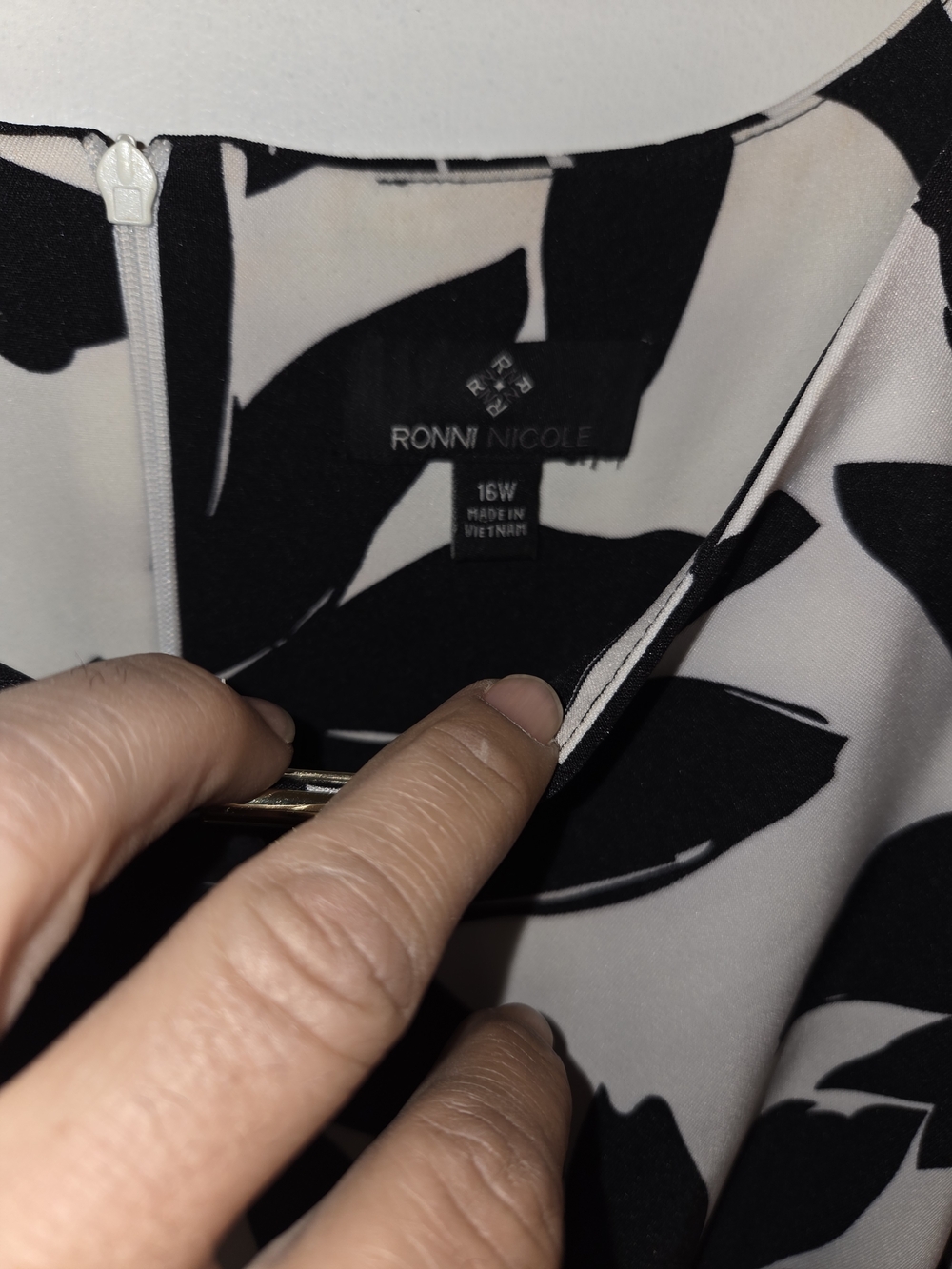 Ronni Nicole Black and White Floral Shift Dress - Picture 2 of 5